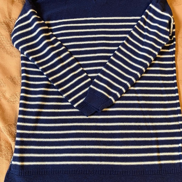 Old Navy Blue and white Sweaters bundle of two - Picture 14 of 15